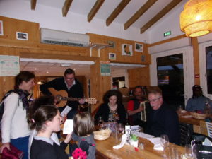 Il n'y a pas que les cours de basque il y a aussi la pratique par les chants et lors du repas de fin d' d'année 2019