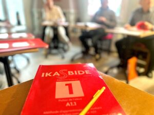 Une méthode à visée communicative dont la progression est établie par le Cadre européen commun de référence pour les langues