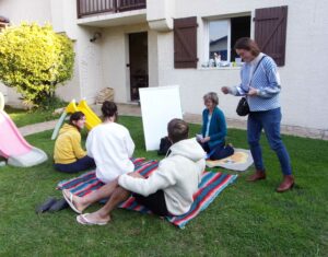 Apprende prononcer correctement les histoires en euskara aux enfants.